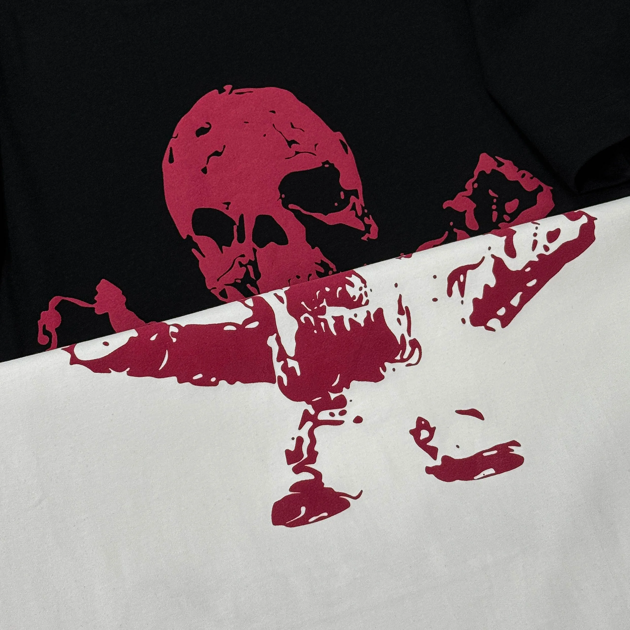 P170 Chrome Hearts Chrome Hearts 25 high version. The fabric is made of 300 grams of high-density pure cotton. It does not deform or shrink. It has three labels. It is the same style for men and women. Technology: suede foam printing. Color: white, black. SIZE: S-XL.